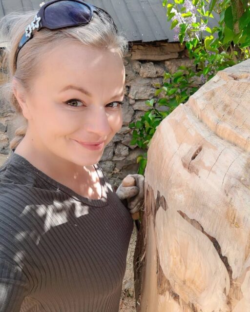 Niekoľko dní som si necítila ruky. S dlátom si stále na seba zvykáme