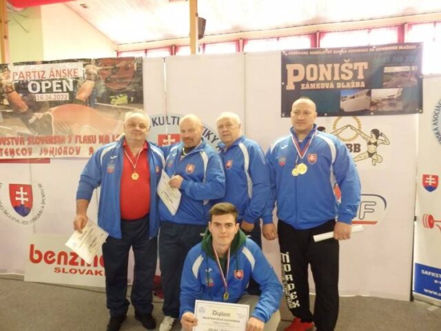 Liptovské Sliače na M SR v bench presse: čo štart, to kov