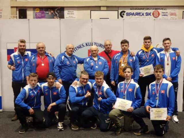 Členovia Klasika Liptovské Sliače zbierali kovy na M SR