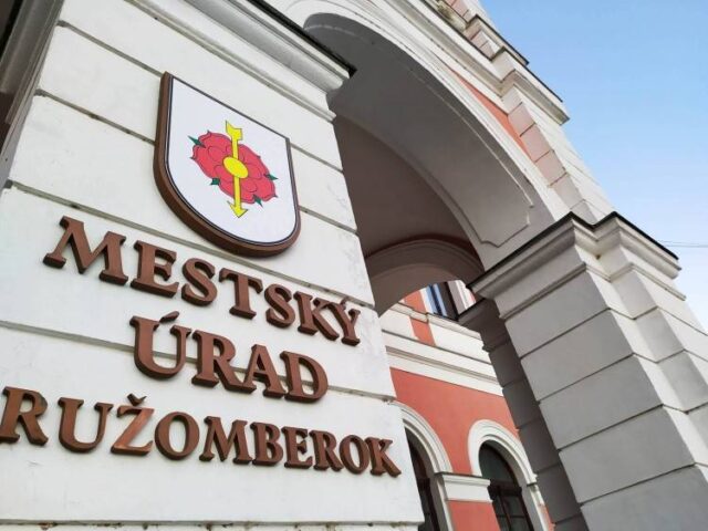 Siedmy porevolučný prednosta skončil