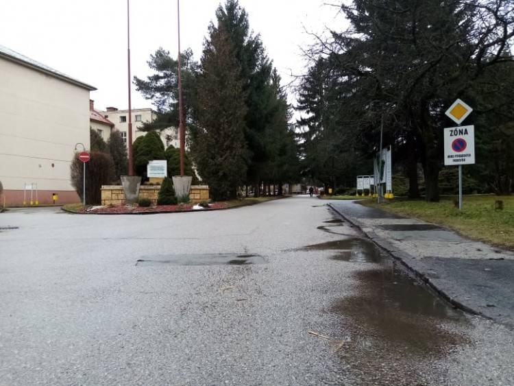 Ústredná vojenská nemocnica prechádza do núdzového režimu