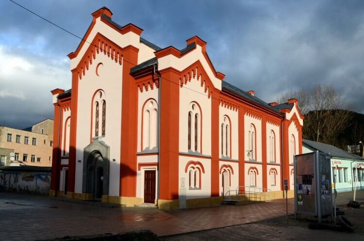 RÓMSKY HOLOKAUST : MOSTY V NÁS