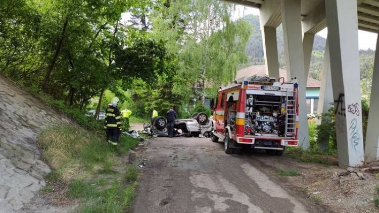 Tragédia v Likavke: Auto sa zrútilo z mosta