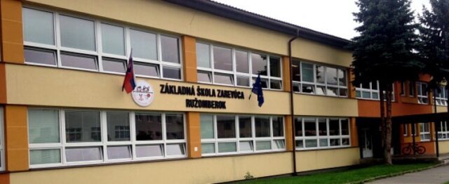 Mladíci sa pokúšali ukradnúť trampolínu zo základnej školy