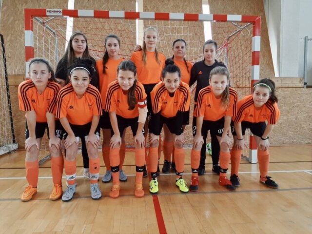 Dievčatám velí 19 - ročná kočka
