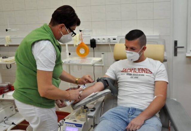 Covid preriedil darcov krvi, niektorí sa boja, iní nemôžu