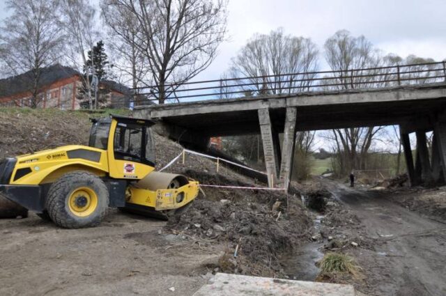 Most zbúrajú, dopravu budú riadiť semafory