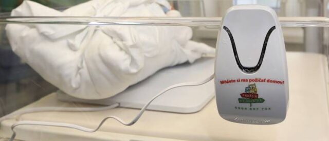 Vojenská nemocnica požičiava prístroj, ktorý môže zachrániť život bábätka