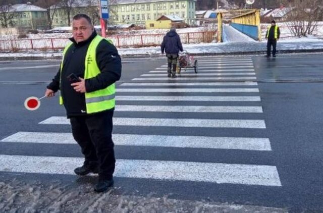 Rómska hliadka je na uliciach za každého počasia.