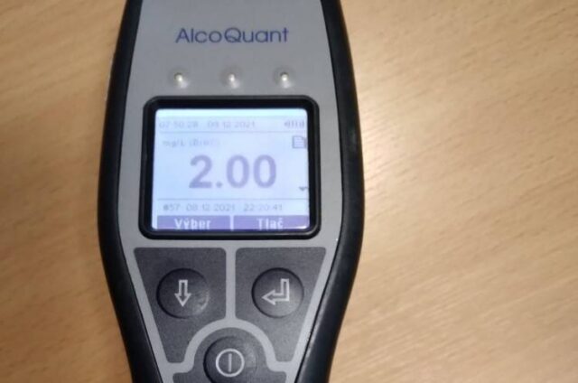 Jazdil opitý, bez vodičáku a na vyradenom aute