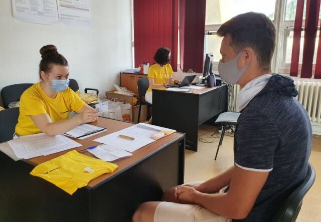 Študenti pomáhajú firme aj sebe