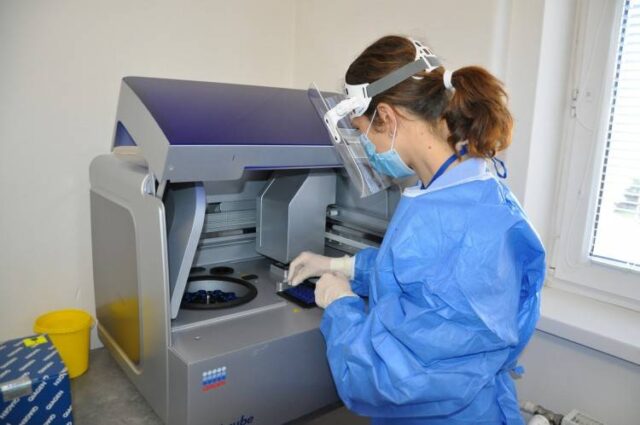 V okrese Ružomberok má jeden človek delta variant koronavírusu