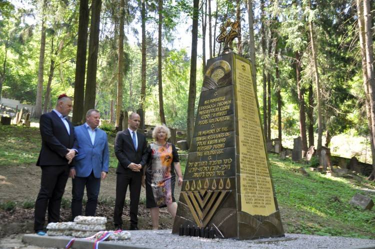 VIDEO: Slávnostne sprístupnili židovské cintoríny v Ružomberku a D. Kubíne