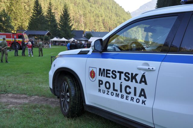 Mestská polícia neustále rieši problémy s opitými ľuďmi