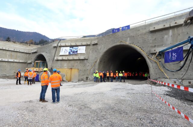 Diaľničný tunel Čebrať má hotové sekundárne ostenie