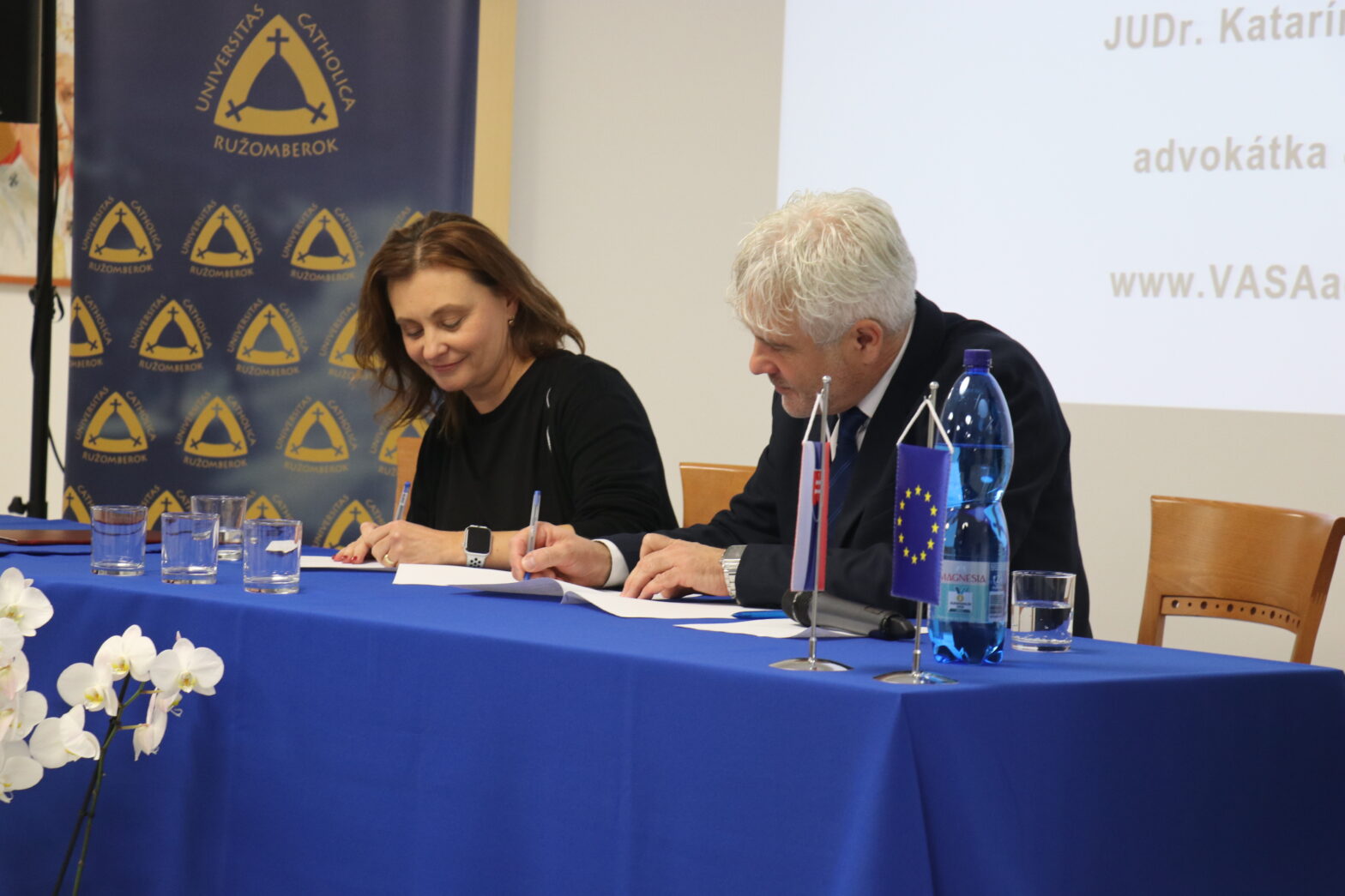 Bolo podpísané Memorandum medzi Úradom komisára pre deti a Katolíckou univerzitou