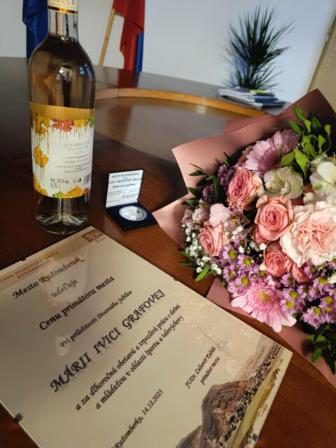 M. Grafová s Cenou primátora mesta