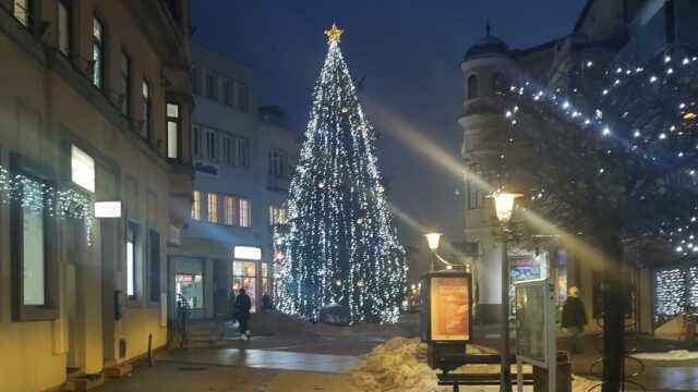 Dekan Pardel a farár Beňuch prajú Ružomberčanom k Vianociam