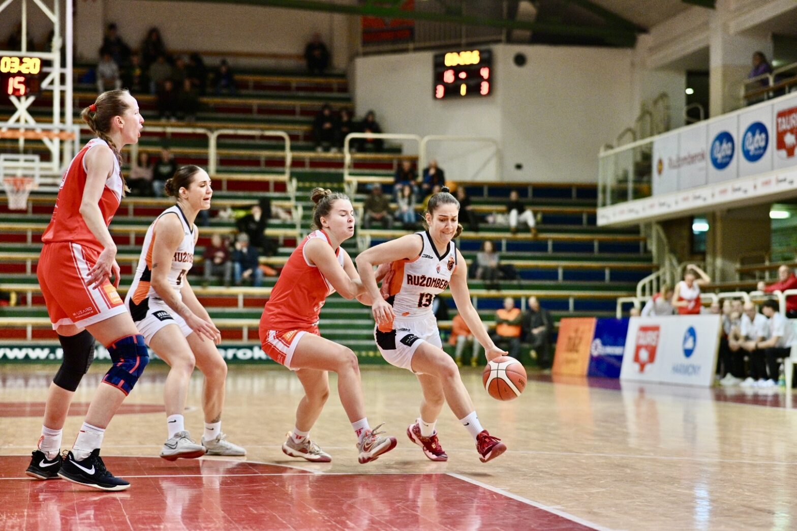 Kanonáda v Koniarni: Ružomberok - Trenčín 115:21