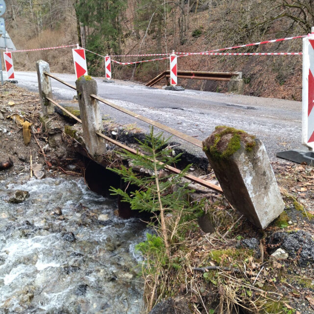 Práce na poškodenom moste v Korytnici sa začali