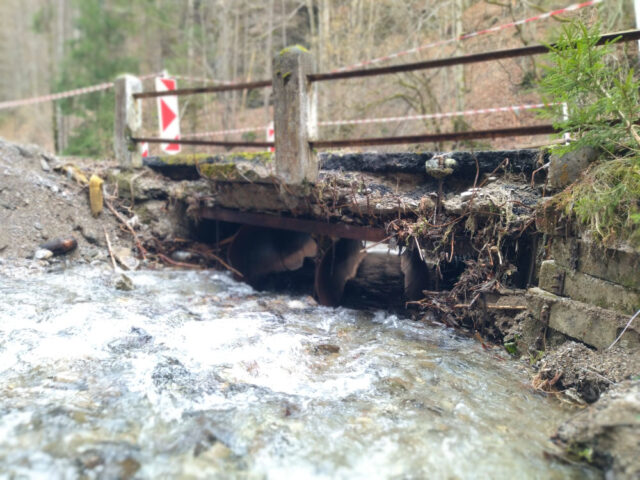 Havarijný stav mosta v Korytnici