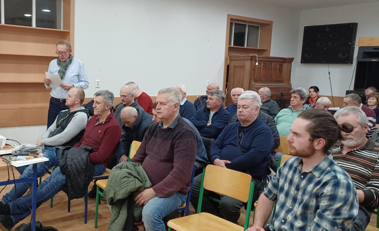 Tí, čo prepadli včelárskej vášni schôdzovali