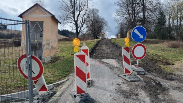 Asfaltovú cestu na ružomberskú kalváriu nahradí nový chodník