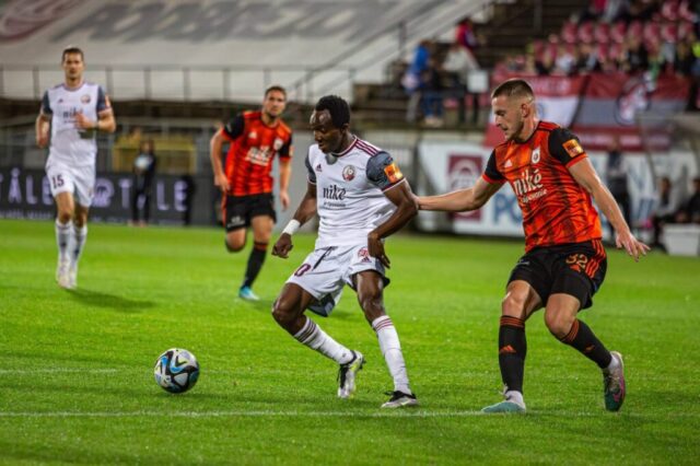 Pred cieľovou páskou Ruža proti železiarom