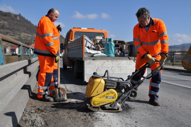 Stav ciest po zime je žalostný, župa plánuje opravy