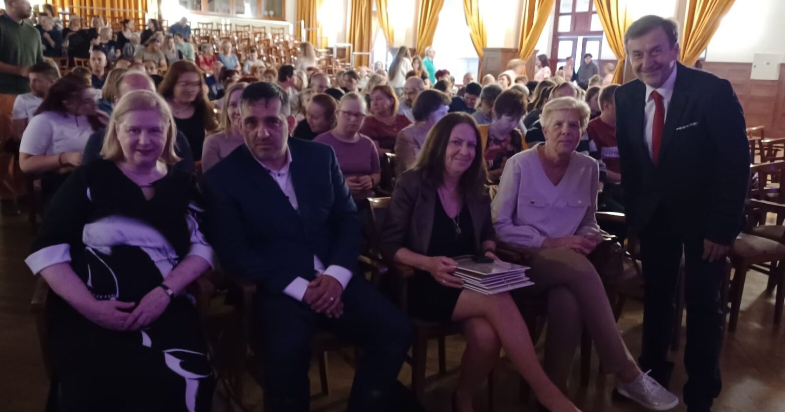Narodky Alkany v pôvabnom šate