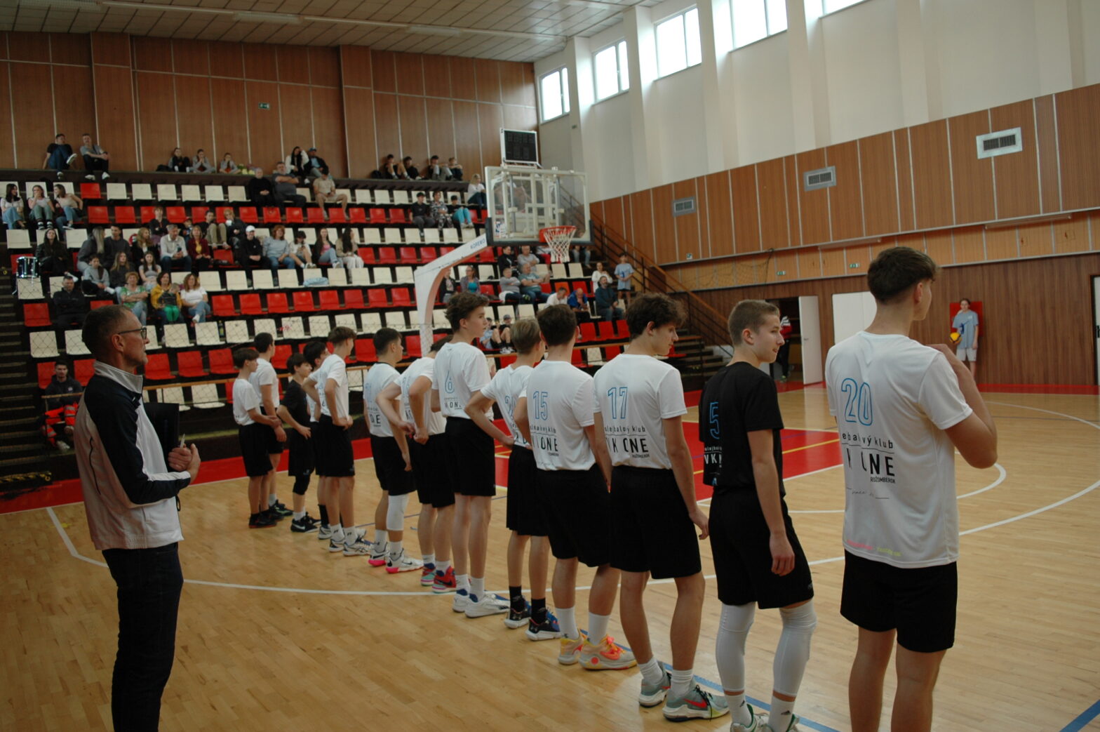 Dvojdňové súboje pod vysokou sieťou o republikové kovy