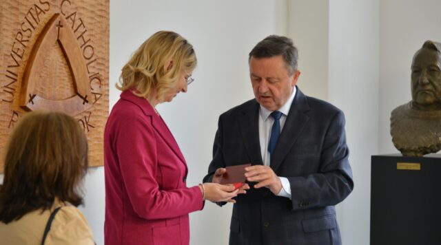 Talianska veľvyslankyňa si v Ružomberku prevzala zlatú plaketu