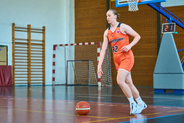 Belasá devätnástka v dueli s Ružou úplne vybledla