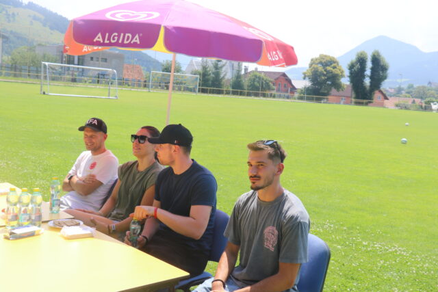 Aj hokejista Š. Nemec medzi futbalovým drobizgom