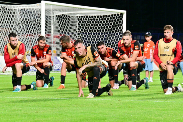 Ruža prvý raz (v aktuálnej edícii) v Európe začína na pôde súpera