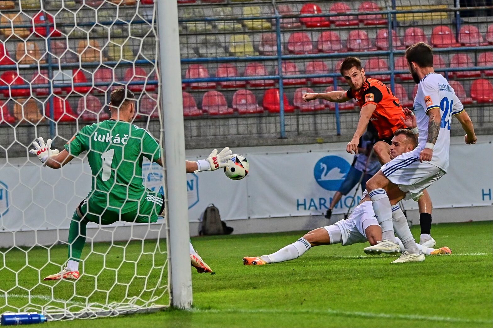 M. Chrien najprv vykresal iskru a potom vybavil pokutový kop