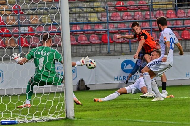 M. Chrien najprv vykresal iskru a potom vybavil pokutový kop