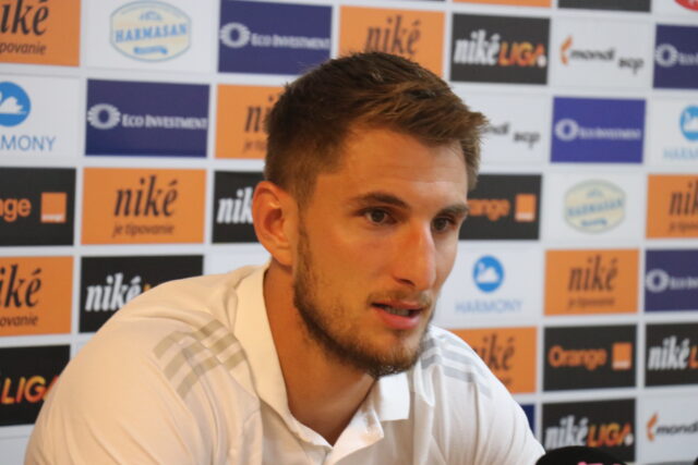 Keď si muž s páskou sype popol na hlavu