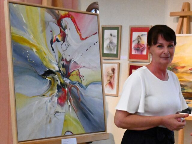 Rozkvitnutá lúka v ružomberskej synagóge