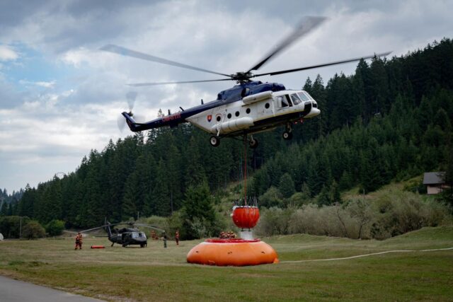 Počasie zastavilo hasenie požiaru v Ludrovskej doline