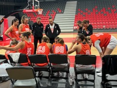 V oklieštenej zostave Sujova partia zostala na štíte Pécsu - 53:89