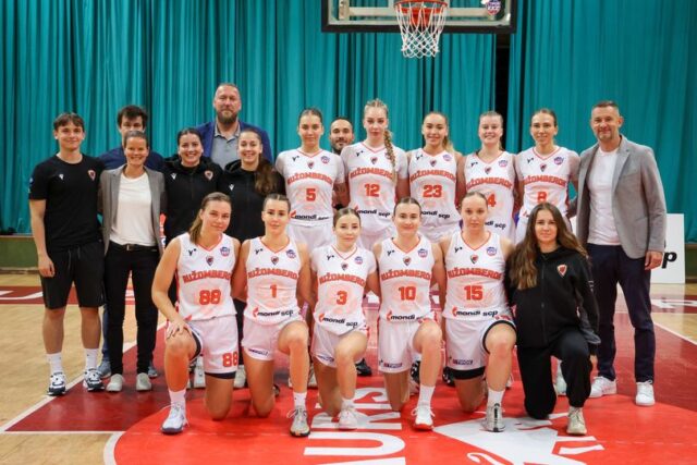 V Koniarni aj milé pohladenie duše