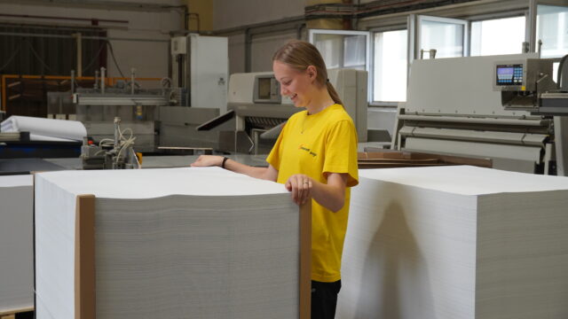 Študenti sa dostali od učebníc do praxe, prežili pracovné leto v Mondi SCP