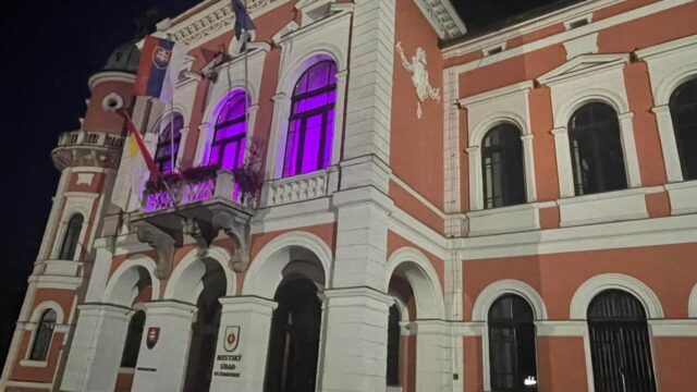 Deň povedomia o rakovine prsníka, mestský úrad bude svietiť na ružovo