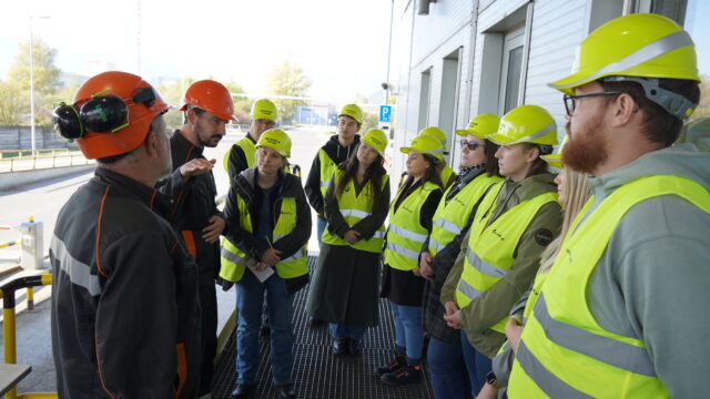 Prieniky medzi školou a fabrikou