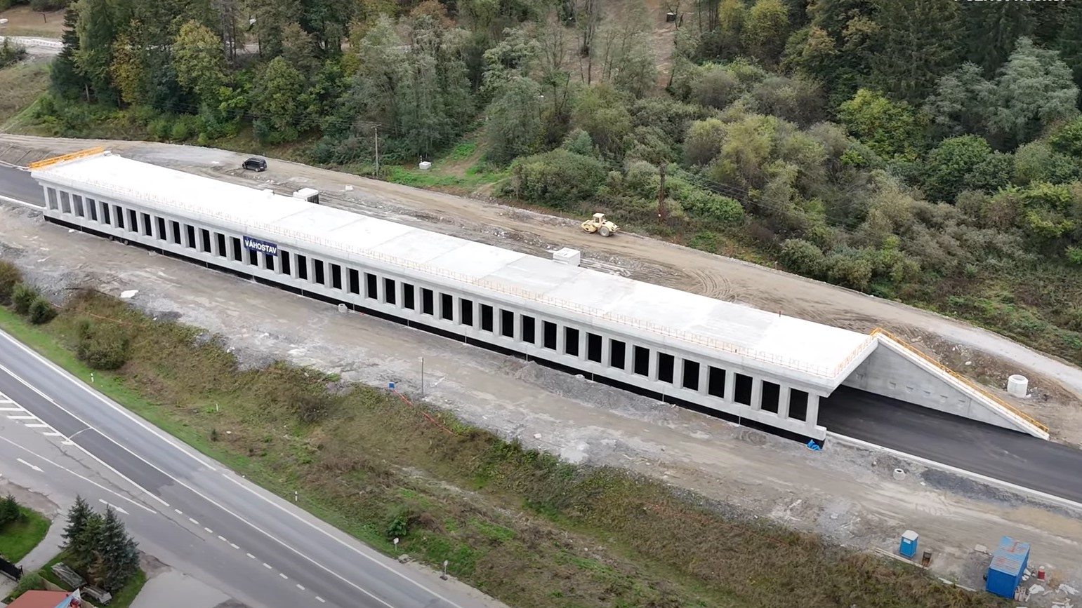 Na diaľnici D1 pri Ivachnovej je unikátna presýpaná galéria