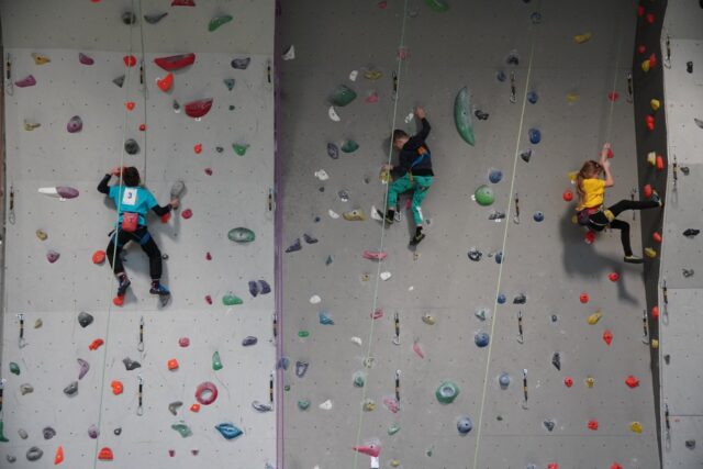 Jedny dvere zabuchnú a druhé už otvorili