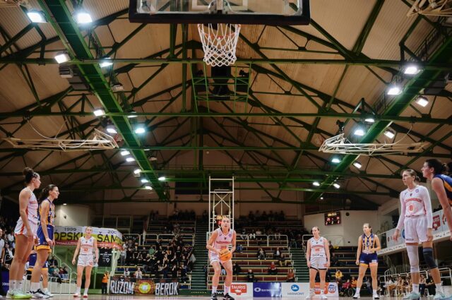 L. Hadačová: Obrana stojí veľa síl