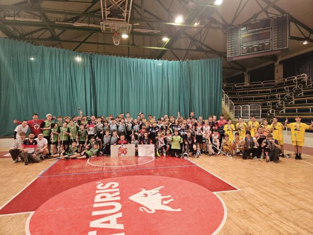 V Koniarni súboje bez košov a s hokejkami