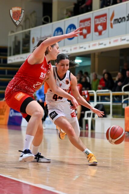 Andělovej aj nervozita zväzovala nohy a ruky